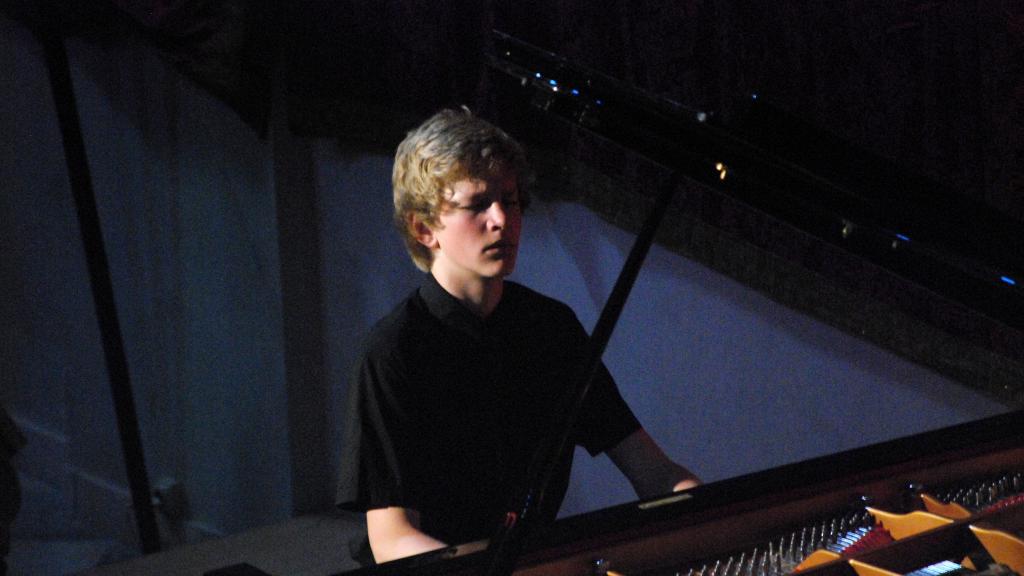 Jan Lisiecki en 2009 dans la chapelle des Pénitents Blancs, Copyright Ch. Merle