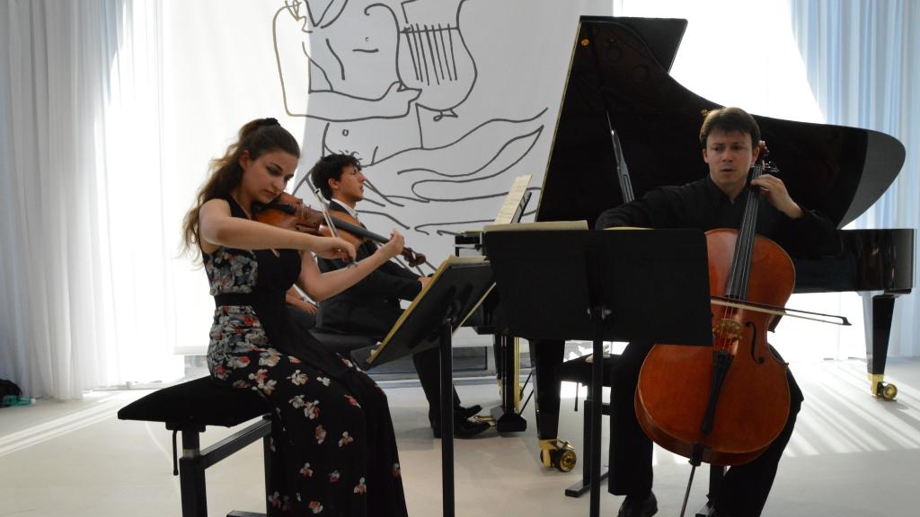 A. Soumm,violon-Y,Leviennois,violoncelle-Ismaël Margain,piano Musée Cocteau 8/8/16, Copyright Ch. Merle