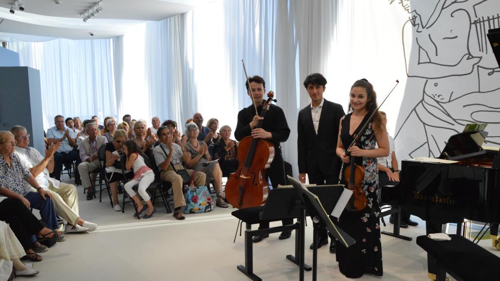 A. Soumm,violon-Y,Leviennois,violoncelle-Ismaël Margain,piano Musée Cocteau 8/8/16, Copyright Ch. Merle