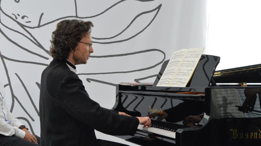 Martin Helchen,piano au Musée Cocteau le 13/8/16, Copyright Ch. Merle