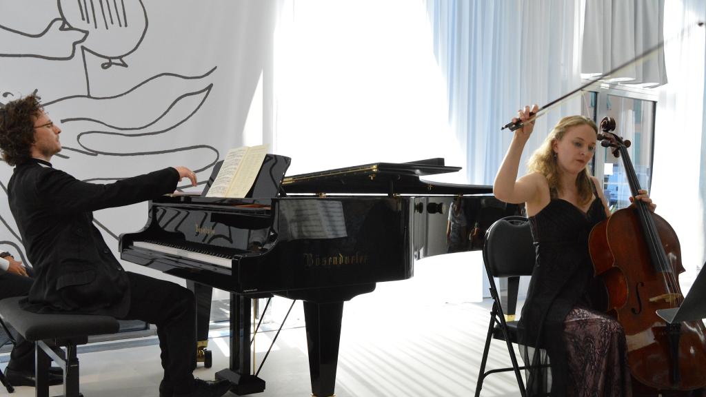 Martin Helchen,piano  et Marie Elisabeth Hecker viloncelle au Musée Cocteau le 13/8/16, Copyright Ch. Merle