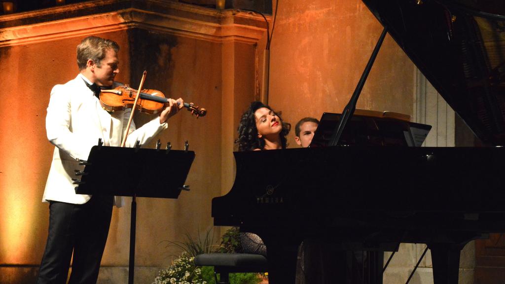 Renaud Capuçon et Kathia Buniatishvili le 13/8/16 Parvis St Michel Menton(photo MERLE)