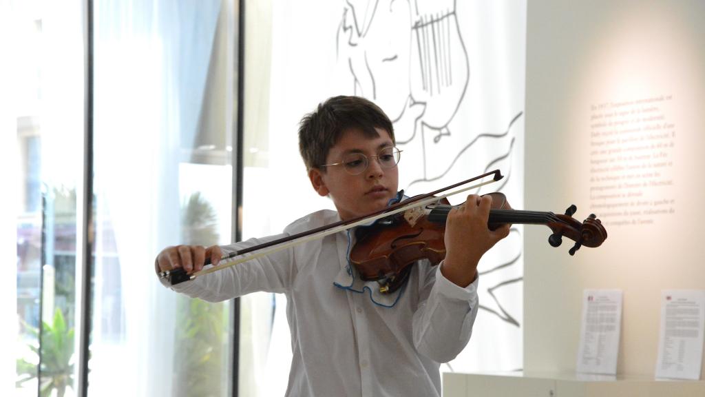 le 3/8/17 Musée COCTEAU à Menton:Alexander SAHATCI 10 ans, joue LALO( Photo Ch Merle)