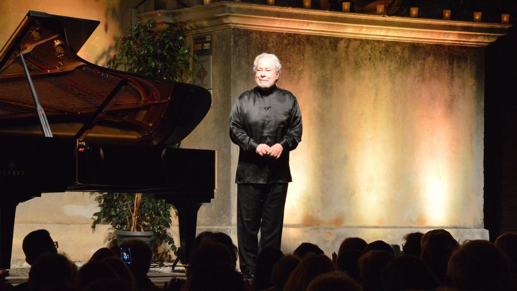 le 12/8/17 sur le Parvis St Michel pour le Festival de Musique de Menton, Nelson FREIRE.(photo Ch MERLE)