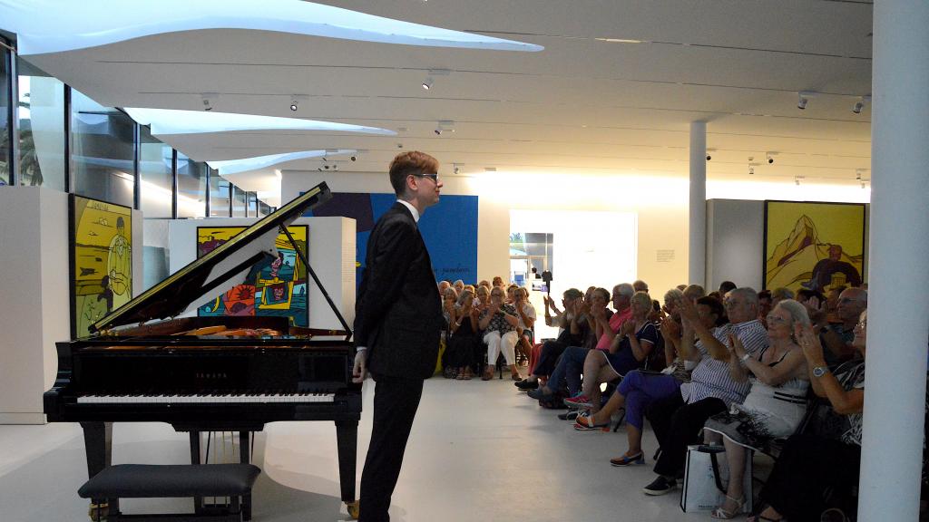 Ovation pour Vikingur OLAFSSON au Musée COCTEAU à MENTON dans le cadre du Festival de Musique (Photo Ch.MERLE)