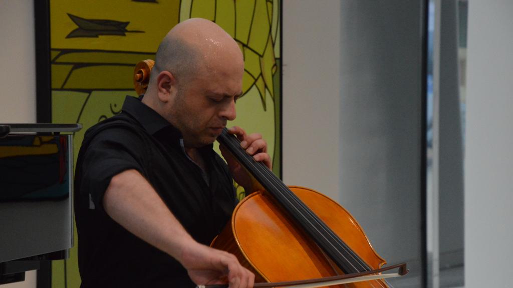 1/8/18 A. CHAUSHIAN joue le caprice N°17 de PAGANINI dans le cadre du Festival de Musique de Menton au Musée COCTEAU(Photo Ch.MERLE)