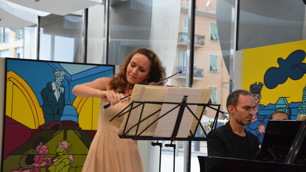 le 3/8/18 Geneviève LAURENCEAU joue le rondo capriccio opus 28 de C. Saint Saëns accompagnée par David BISMUTH au Musée Cocteau(Photo Ch.MERLE)