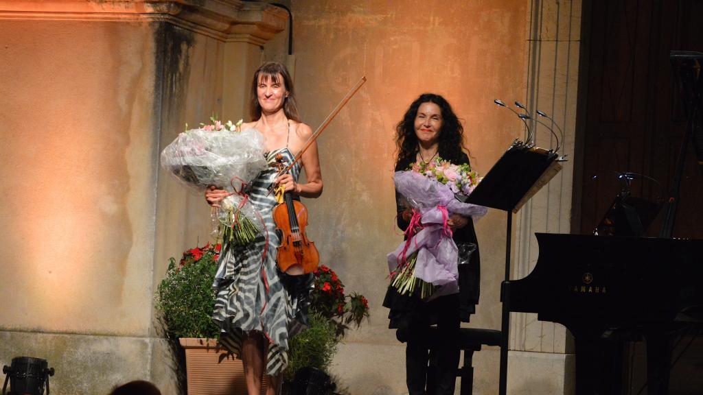 le 4/8/18 Katia et Viktoria, heureuses et fleuries (Photo Ch.MERLE)