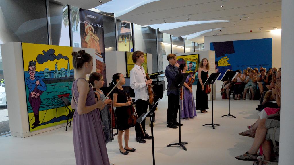 le 5/8/18, les élèves de la Master Class de l'académie Zakhar BRON se produisent au Musée Cocteau à Menton accompagnés d'un de leurs professeurs(Photo Ch.MERLE)