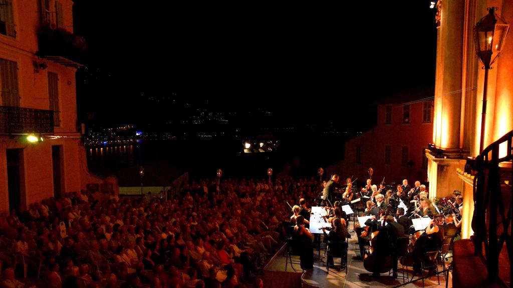 Le 11/8/18  Festival de Musique de Menton ,Lars Vogt et le Royal Northern Sinfonia, vue d'ensemble vers la mer(Photo Ch.MERLE)n