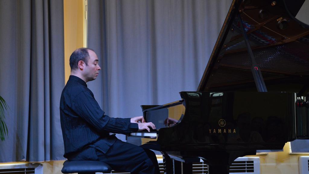 ALEXANDRE MELNIKOV AU PALAIS DE L'EUROPE JOUE BRAHMS et SCHUMANN (PHOTO Ch.MERLE)