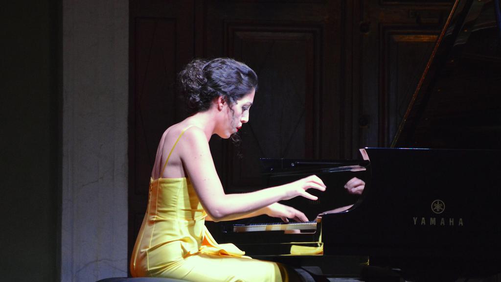 BEATRICE RANA INTERPRÈTE 12 ÉTUDES OPUS 25 DE  F. CHOPIN (PHOTO Ch.MERLE)