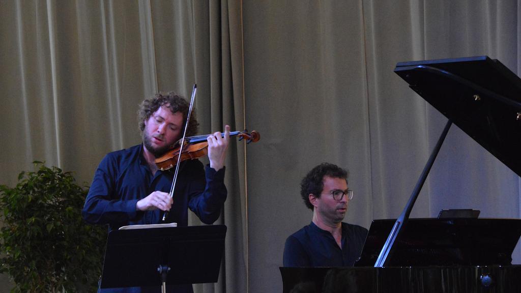 Palais de l'Europe: Pierre FOUCHENNERET, violon et Simon ZAOUI, piano (PHOTO Ch.MERLE)