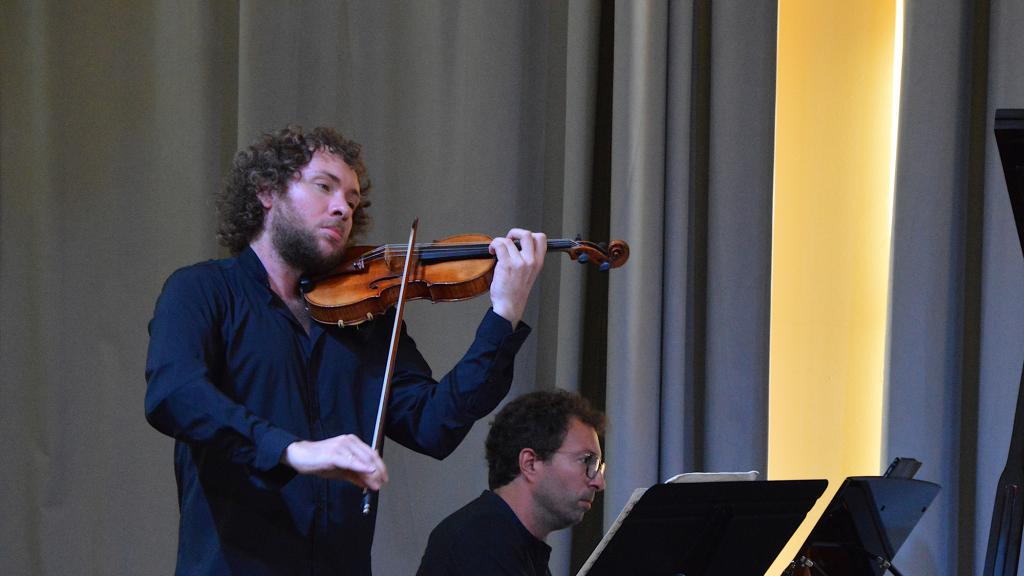 Palais de l'Europe :Pierre FOUCHENNERET, violon et Simon ZAOUI, piano  jouent FAURÉ (PHOTO Ch.MERLE)
