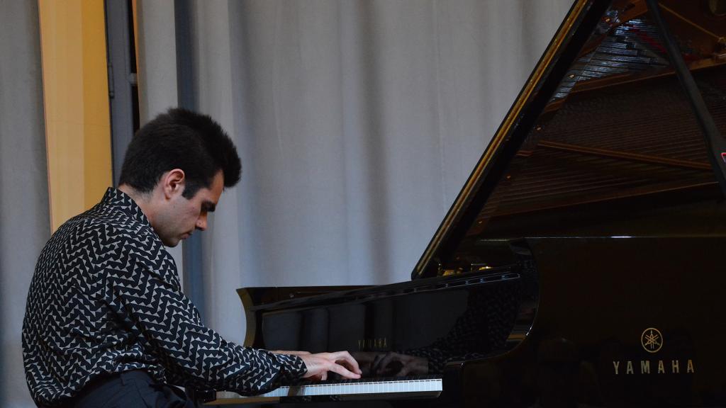 Jean Paul GASPARIAN au Palais de l'Europe de Menton (PHOTO Ch .MERLE)