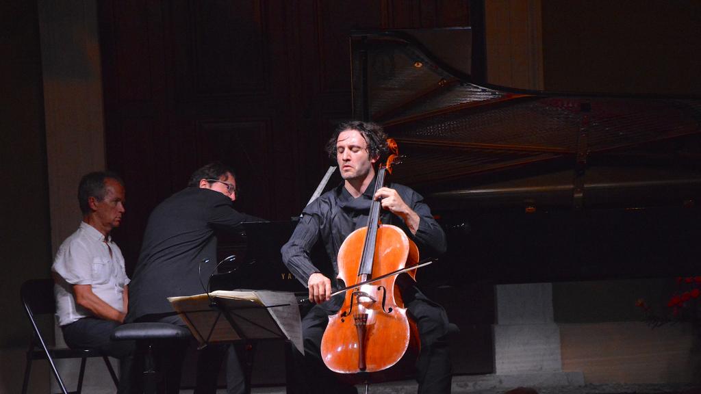 Sur le Parvis, Fasil SAY,piano et Nicolas ALTSTAEDT,violoncelle jouent:4 Cities de F. SAY (PHOTO Ch.MERLE)