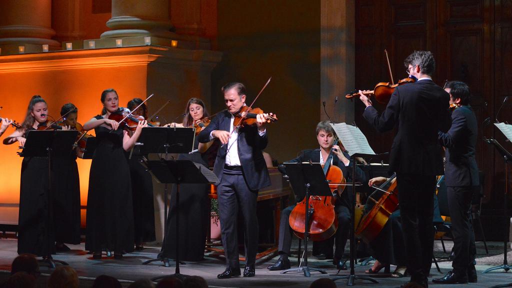 Au Festival de Musique de Menton, Renaud Capuçon dirige l'ensemble Lausanne Soloists (PHOTO Ch.MERLE)