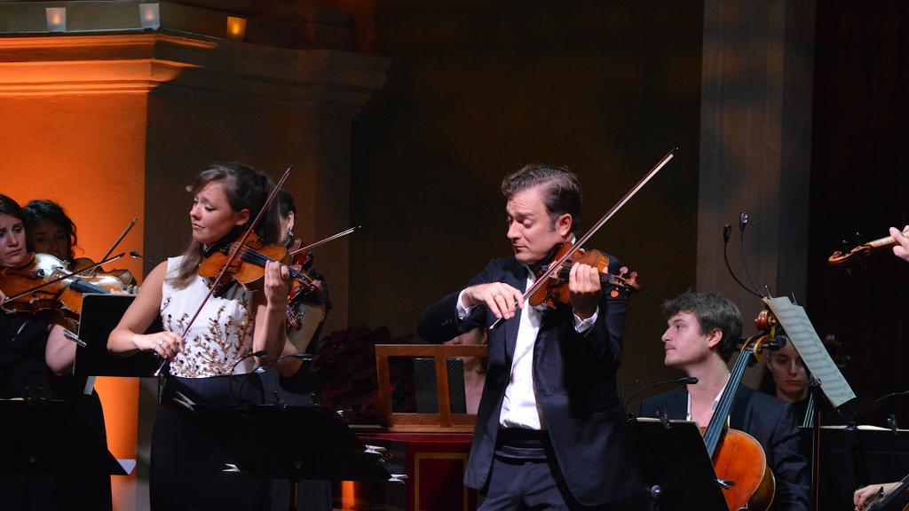Renaud CAPUÇON  et Alexandra CONUNOVA dans le Concerto  pour 2 violons en ré min BWV 1043 de J.S. BACH (PHOTO Ch.MERLE)