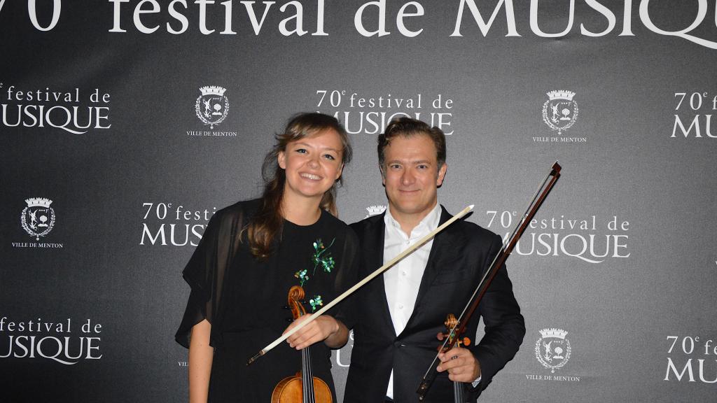  Renaud CAPUÇON et Alexandra CONUNOVA après le concert avec leurs sourire et leur extrême gentillesse  (PHOTO Ch.MERLE)