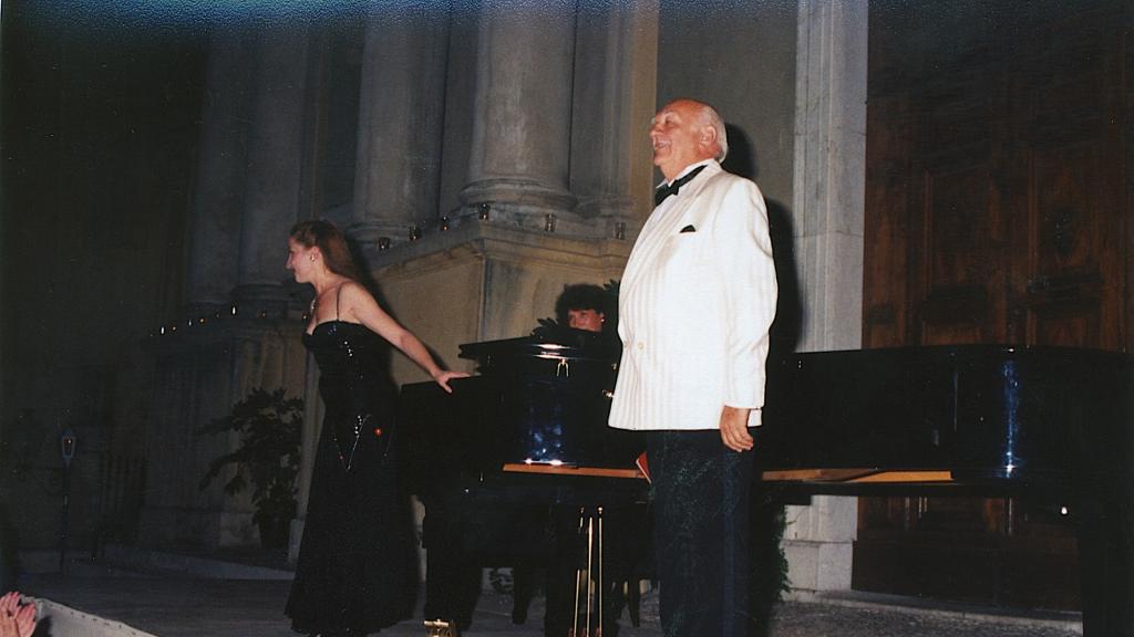 Un grand succès pour Gabriel Bacquier et Elisabeth Cooper  le 24 Août 1988 sur le Parvis du Festival de Musique de Menton,(Cliché Ch.Merle)