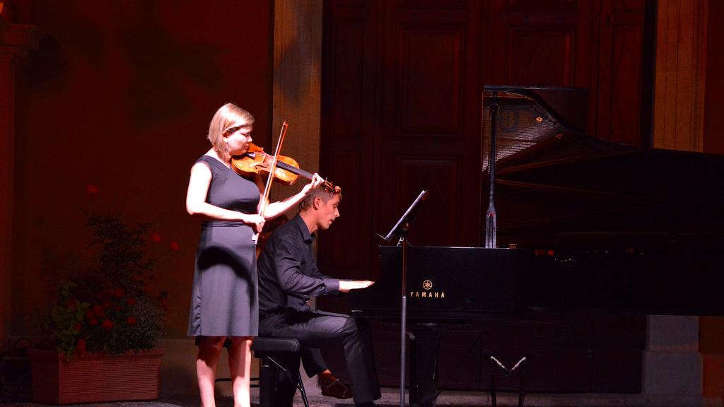 Alina Ibragimova,violon et Cédric Tiberghien, piano, jouent 3 sonates de Beethoven(cliché photo Merle)