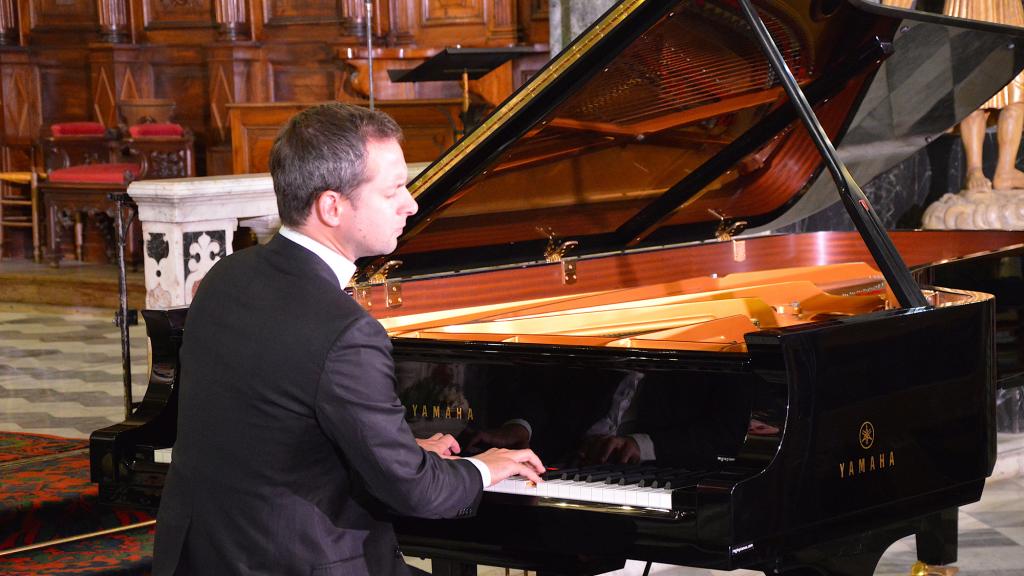 BERTRAND CHAMAYOU JOUE DEBUSSY, LA CATHÉDRALE ENGLOUTIE( PHOTO Ch MERLE)