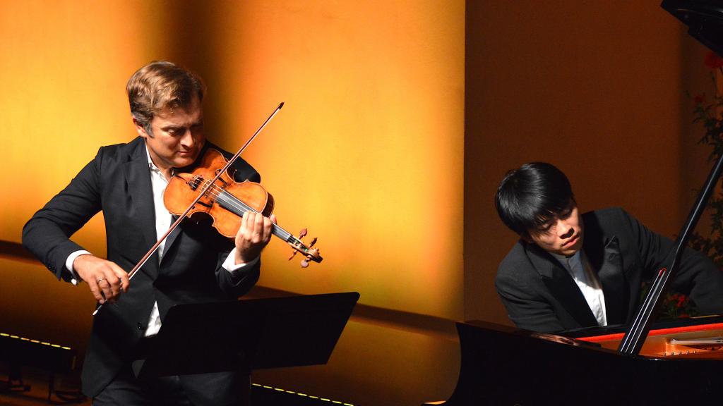 RENAUD et KIT  INTERPRÈTENT LA SONATE "LE PRINTEMPS" de BEETHOVEN (PHOTO Ch.MERLE)