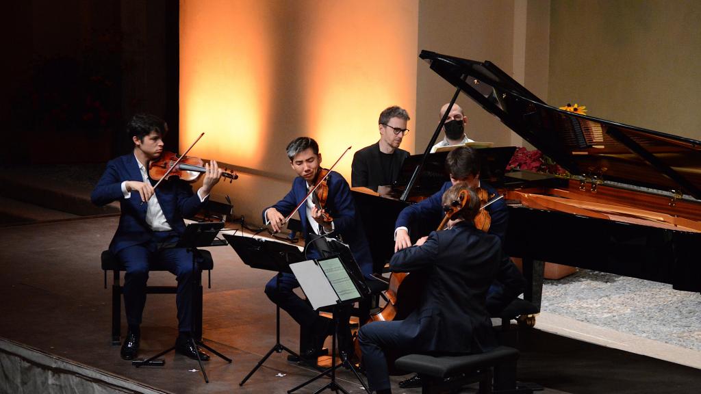 Alexandre THARAUD piano et le Quatuor AROD, Jordan VICTORIA Violon, Alexandre VU violon, Tanguy PARISOT alto, Jérémy GARABARG violoncelle jouent le quintette en fa MIn de C. FRANCK( PHOTO CH.MERLE)