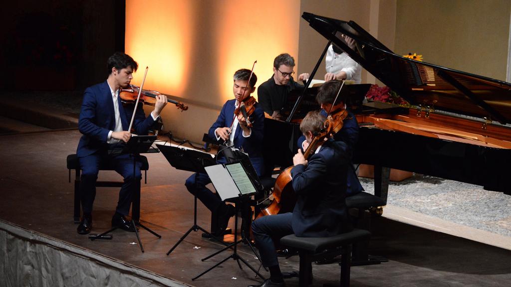 Alexandre THARAUD piano et le Quatuor AROD, Jordan VICTORIA Violon, Alexandre VU violon, Tanguy PARISOT alto, Jérémy GARABARG violoncelle jouent le quintette en fa MIn de C. FRANCK( PHOTO CH.MERLE)