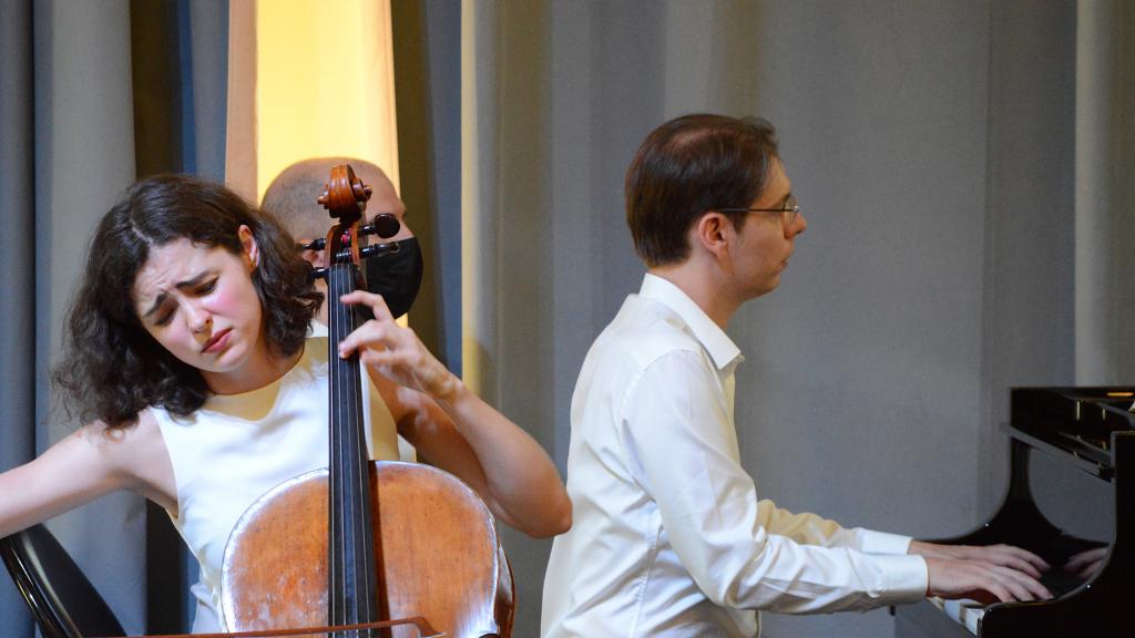 Palais de l'Europe: Anastasia KOBEKINA et Tristan PFAFF dans la Fantasiestücke op 73 de R. Schumann (PHOTO CH.MERLE)