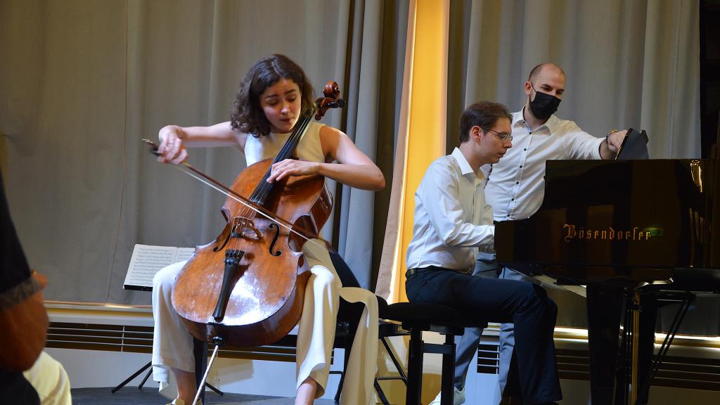 Palais de l'Europe: Anastasia KOBEKINA et Tristan PFAFF dans la la Sonate pour violoncelle et piano en la min op 69 de L.V. Beethoven(PHOTO CH.MERLE)