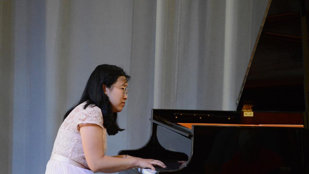 Melle N'GUYEN interprète SCHUMANN (PHOTO CH.MERLE)