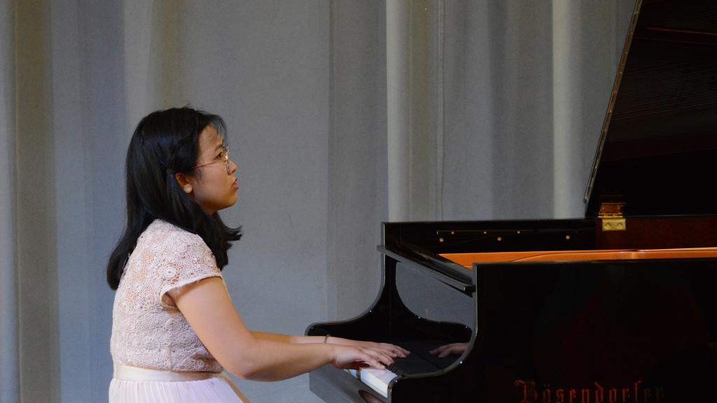 Melle N'GUYEN interprète CHOPIN ( PHOTO CH.MERLE)