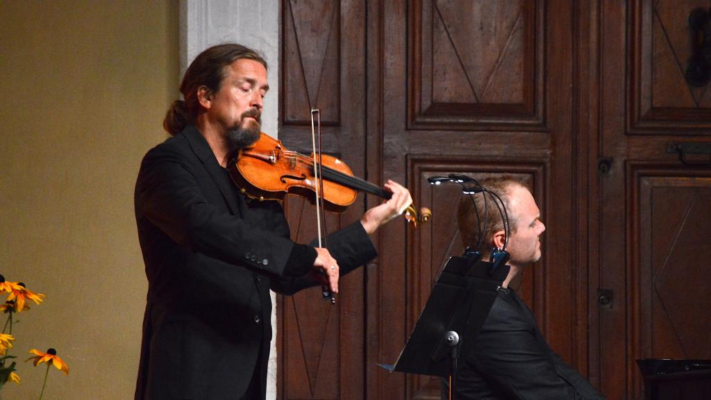 Christian TETZLAFF violon et Lars VOGT piano  jouent la sonate pour piano et violon N° 6 en la maj op 30 de beethoven sur le Parvis (PHOTO CH.MERLE)
