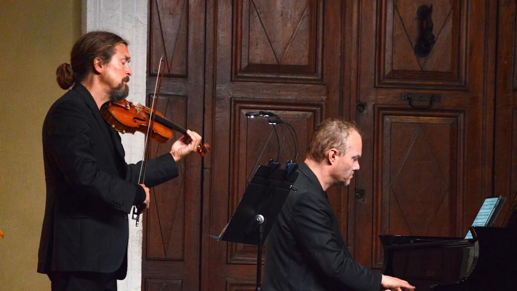 Christian TETZLAFF violon et Lars VOGT piano  jouent la sonate pour piano et violon N° 8 en sol maj op 30 de Beethoven sur le Parvis (PHOTO CH.MERLE)