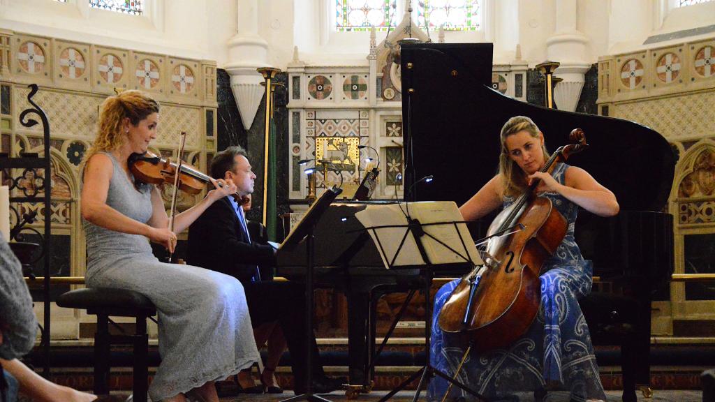 Le trio AQUINAS dans l'église anglicane de Menton (PHOTO CH.MERLE )