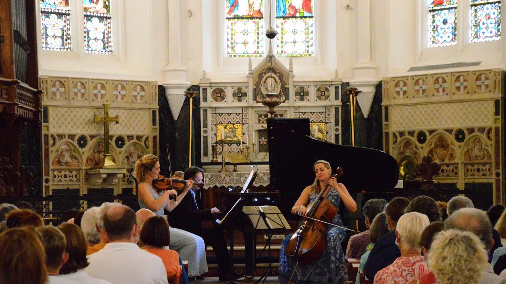 Le trio AQUINAS dans l'église anglicane de Menton  joue RACHMANINOV(PHOTO CH.MERLE )