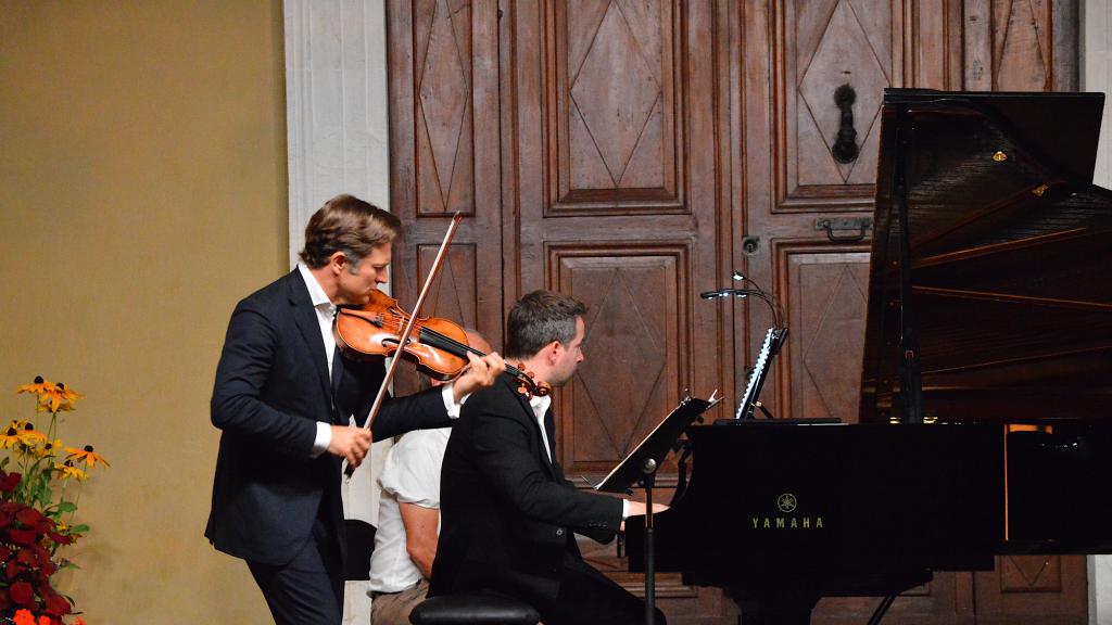 Renaud CAPUÇON et Bertrand CHAMAYOU  jouent RAVEL ( PHOTO CH.MERLE )