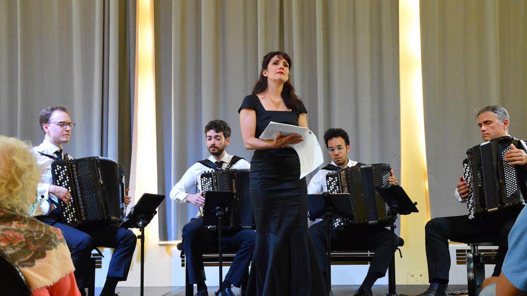 Le quatuor Aéolina et la soprano Camille POUL dans un morceau de Kurt Weil (PHOTO CH.MERLE )