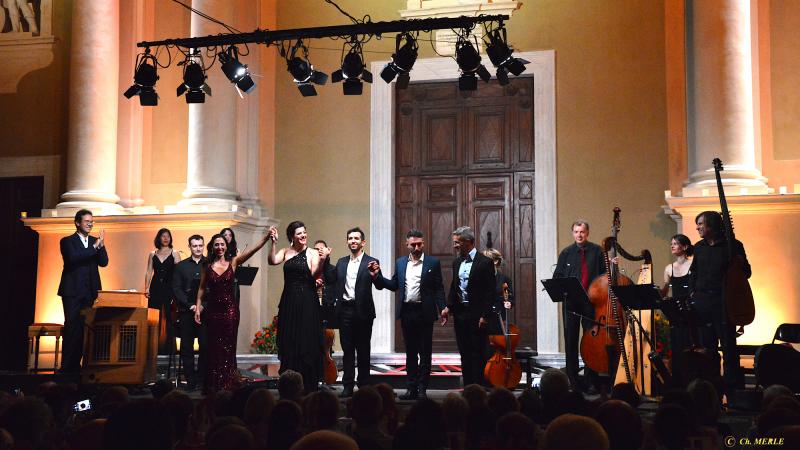 l'ensemble Capella Méditerranéa avec les chanteuses et les chanteurs (PHOTO CH. MERLE)